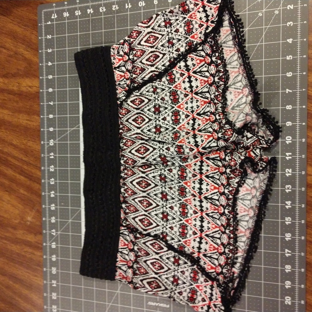 No boundaries shorts XLg
